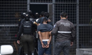  La polizia dell&#039;Ecuador conduce in carcere un narcotrafficante 