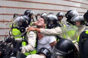 &quot;arresto&quot; del Prof. Sergio Contreras compiuto dalla polizia nel centro della capitale Caracas