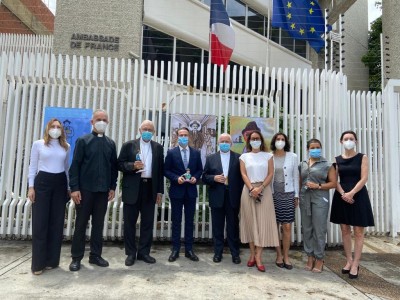 Embajada de Francia reconoce a los ganadores del concurso de afiches de José Gregorio Hernández  e inaugura exposicion
