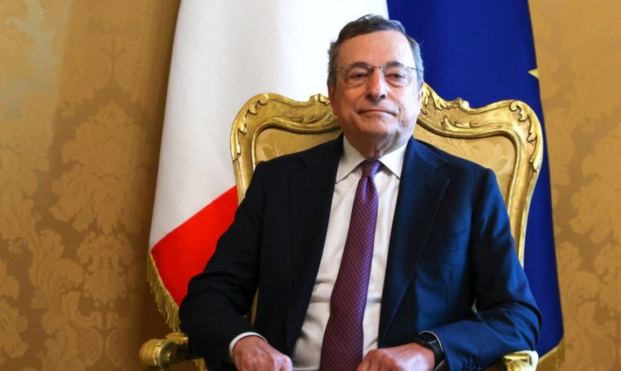 Draghi: &quot;il governo va avanti&quot;, poi apre all&#039;obbligo vaccinale e alla terza dose