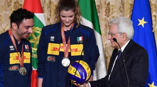 Mattarella alle azzurre del Volley: &quot;Vorrei che l&#039;Italia fosse come voi&quot;