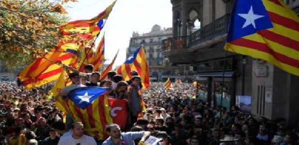 Corte di Madrid sospende seduta parlamento catalano
