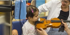 “Music for Life” è l’evento che raccoglie fondi  per insegnare la musica ai piccoli pazienti