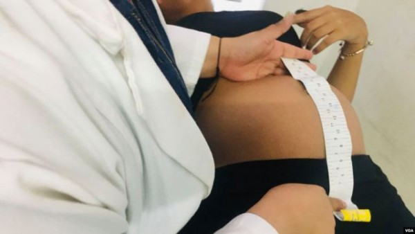 Las madres adolescentes en Venezuela batallan contra la crisis y la necesidad
