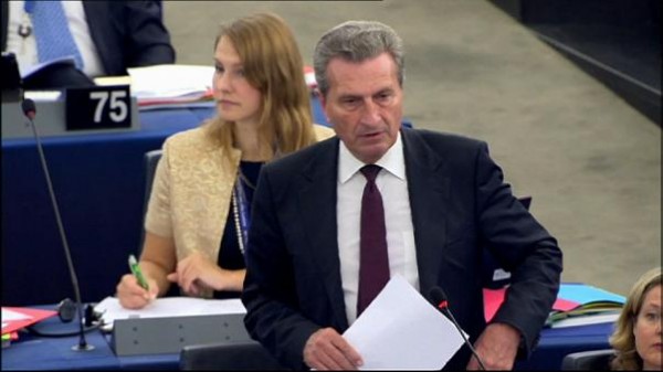 Mercati e voto: Oettinger critica l&#039;Italia, valanga di critiche