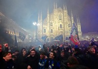 Milano Piazza del Duomo la gioia dei tifosi interisti