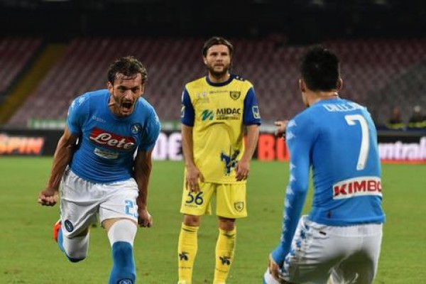 Napoli respalda a Sarri con triunfo
