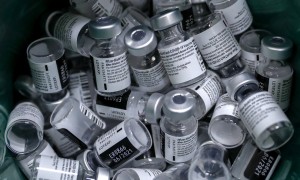 Aziende italiane pronte a  produrre il vaccino contro il Covid in 4-6 mesi  