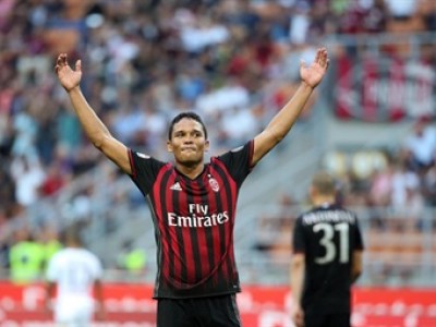 Carlos Bacca inicio con triplete su temporada con el Milan 3 - 2 Torino