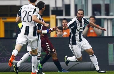 Higuain-Pjanic show, Juve vince in rimonta il derby della Mole