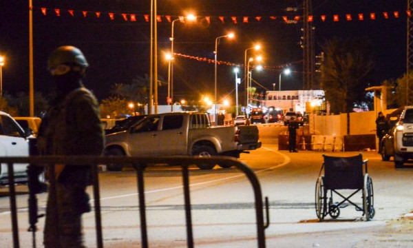 Forze di sicurezza all'esterno della sinagoga