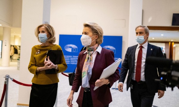 L'Ue presenta il 'passaporto' vaccinale, in vigore da giugno