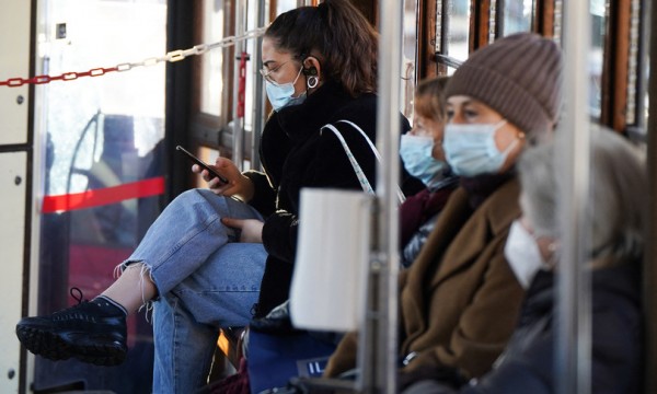 Coronavirus in Italia 53.825 nuovi casi e 133 morti, la positività è al 12,9%: bollettino 12 marzo