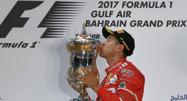 Gan&oacute; Vettel Ferrari, Hamilton segundo