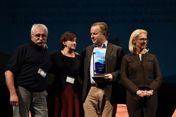 Dalla Toscana un premio al capitano che soccorre i profughi nel canale di Sicilia