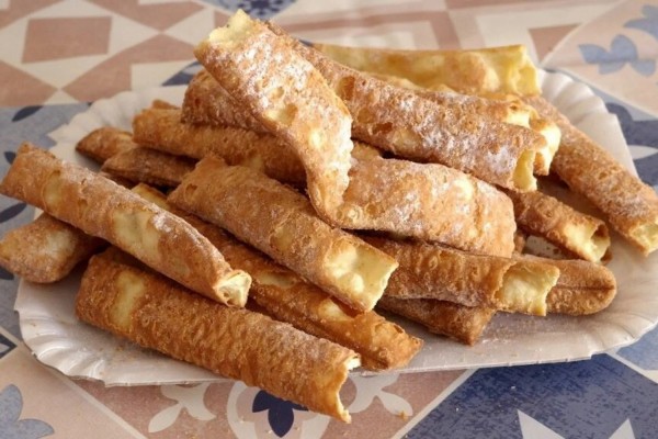 Un piatto di chiacchiere 