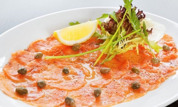 Carpaccio de salmón