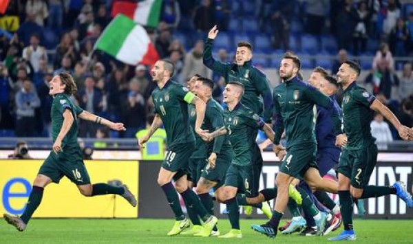 Italia cerr&oacute; una herida 2:1 a Grecia
