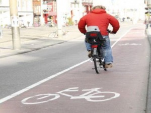 Reggio Emilia - Ciclabili, strisce blu all'Ospedale e bretella di Rivalta - Risponde l'assessore Tutino