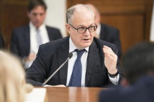 Gualtieri: "Contributi a fondo perduto per le imprese" 'Il nuovo decreto entro questa settimana'