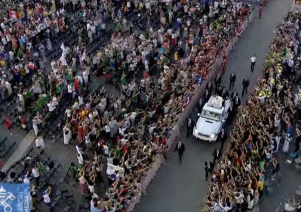 Papa Leone XIV sorprende i giovani al Giubileo