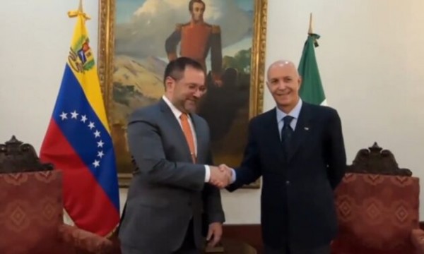 Il ministro degli Esteri del Venezuela Yv&aacute;n Gil e Placido Vigo ambasciatore Capo missione diplomatica della Repubblica Italiana in Venezuela