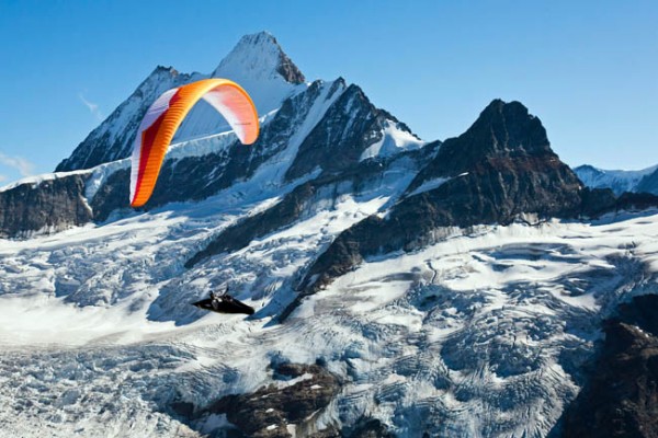 Vola e cammina, la nuova frontiera del parapendio