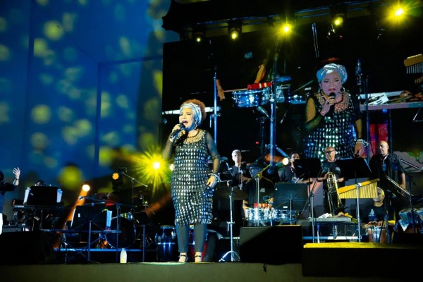 &iexcl;Az&uacute;car Eterna en Caracas!: Trina Medina rinde tributo a Celia Cruz