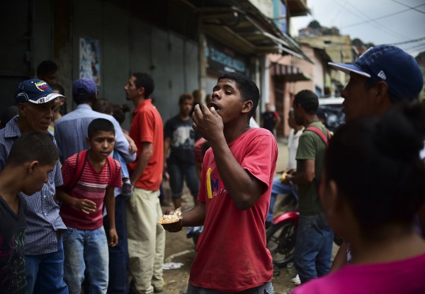 Muerte, saqueos, hambre: Cr&oacute;nica de una batalla campal en Venezuela
