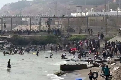 Luc&iacute;a DIAZ / AFP - I migranti a Ceuta (Foto a corredo articolo AGI)