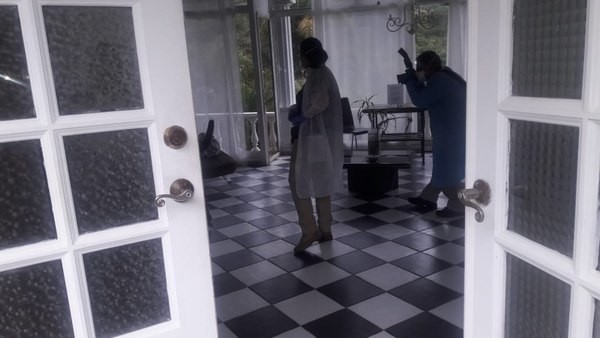 El apartamento en el que estuvo la venezolana Carla Stefaniak, as&iacute; como el del guarda detenido fueron revisados por agentes judiciales