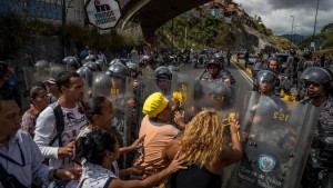 La vaina es con protestas asim&eacute;tricas