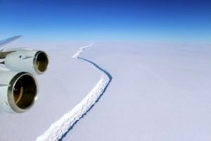 Antartide, si stacca Larsen C: l&rsquo;iceberg &egrave; grande come la Liguria