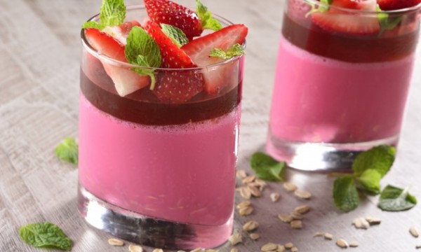 Gelatina light de avena con fresas y jerez