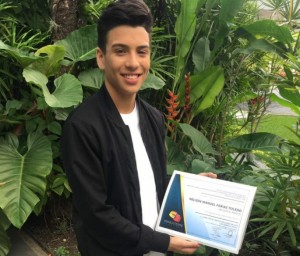 Es venezolano el director m&aacute;s joven de Am&eacute;rica Latina estrena videoclip que le consagr&oacute;