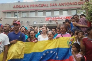 Maria Corina Machado desde la frontera: Venezolanos, luchen desde afuera y prep&aacute;rense para volver