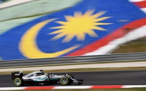 Gp Malesia, Mercedes dominano le libere e Ferrari subito dietro Vettel, "obiettivo in Gp Malesia &egrave; rivincere"
