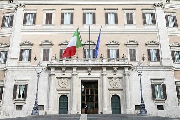 Un sì illuminante per i sostenitori del no al referendum, che conforterebbe anche i governativi