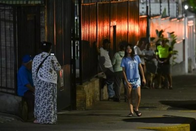  En ciudades como Caracas o Maracaibo muchos pasaron la noche a la intermperie.