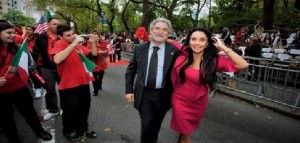 Nella foto in alto l&rsquo;autore del libro insieme a Francesca Alderisi (oggi senatrice) al Columbus Day 2014