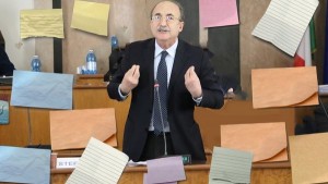 Taranto &ndash; Il Sindaco sulla mozione per l&rsquo;Aia all&rsquo;Ilva risponde con le sue letterine