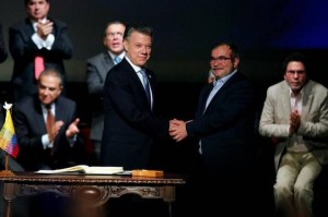 Paz en Colombia "La palabra es la &uacute;nica arma de los colombianos"