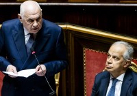  I ministri Nordio e Piantedosi, il 5 febbraio scorso, durante l&#039;informativa al Senato sul caso Almasri