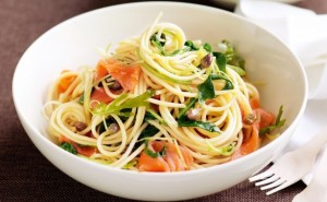 Pasta con salm&oacute;n ahumado y rugula