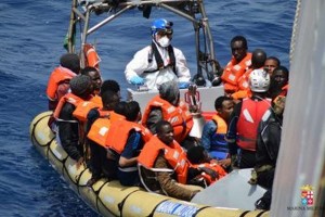 Migranti, Ue dopo minacce Italia: "Vi sosterremo"