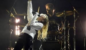 Metallica y Miley Cyrus cantan en homenaje a Chris Cornell
