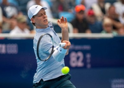 Il tennista italiano Jannik Sinner, numero uno del mondo, primo italiano re di Wimbledon