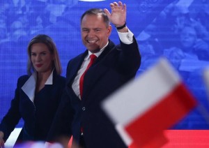 Karol Nawrocki, sostenuto dal partito Diritto e Giustizia (PiS), ha vinto le elezioni presidenziali in Polonia