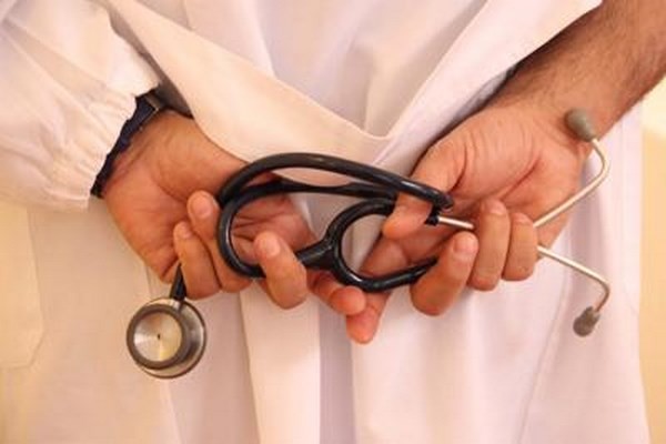 Vaccini, sezione anti-fake news sul sito del ministero della Salute, radiato il primo medico