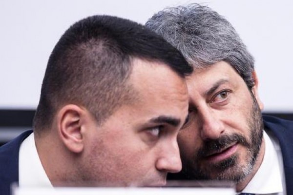 Inps, bonus partita Iva richiesto da 5 deputati. Di Maio: 'I furbetti si scusino' Salvini "Che un parlamentare chieda i 600 euro destinati alle partite Iva in difficolt&agrave; &egrave; una vergogna. Che un decreto del governo lo permetta &egrave; una vergogna&rdquo;.